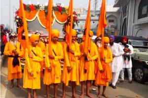 शाहजहांपुर: गुरु नानक देव के प्रकाशोत्सव पर्व पर निकाली गई कीर्तन यात्रा