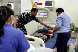 छत्तीसगढ़: प्रेशर बम की चपेट में आने से सीआरपीएफ का जवान घायल