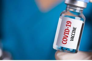 Kanpur News: स्वास्थ्य विभाग के पास गिनती की बची Covid Vaccine, शहर में केवल चार सेंटरों में लगाए जा रहे टीके  