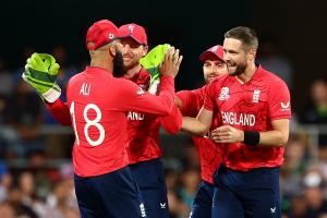 ICC T20 World Cup : जोस बटलर ने खेली तूफानी पारी, इंग्लैंड ने न्यूजीलैंड को 20 रनों से हराकर सेमीफाइनल की उम्मीद जिंदा रखी