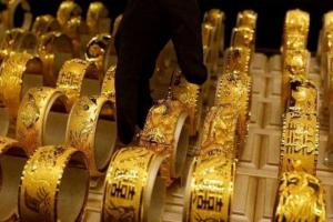 सर्राफा बाजार:सोना-चांदी में मिश्रित रंगत, सोना 200 रुपए महंगा तो चांदी 350 रुपए घटकर बिकी