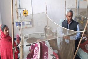 मुरादाबाद : डीएम ने जिला अस्पताल का किया औचक निरीक्षण, कहा- डेंगू मरीजों के इलाज में न हो लापरवाही