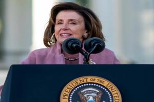US: 'नई पीढ़ी को मिले मौका', अमेरिकी प्रतिनिधि सभा के अध्यक्ष पद की दावेदारी पेश नहीं करेंगी नैन्सी पेलोसी