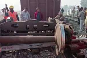 महराजगंज: नौतनवां रेलवे स्टेशन पर मालगाड़ी हुई डिरेल, गोरखपुर में रोकी गई दुर्ग एक्सप्रेस 