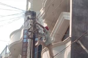 जौनपुर: कैंप लगाकर विद्युत विभाग ने वसूले ढाई लाख, सत्रह बकायेदारों के कटे कनेक्शन