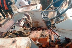 जौनपुर: एनडीआरएफ की टीम ने कुएं से निकाला ट्रैक्टर,  मृत मिला चालक  