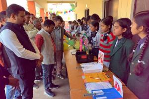 अयोध्या: विज्ञान प्रदर्शनी में छात्र-छात्राओं ने दिखाई प्रतिभा