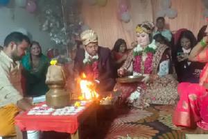 आगरा : ब्रिटिश लड़की ने गांव के लड़के से रचाई शादी, सोशल मीडिया से पनपा था प्यार