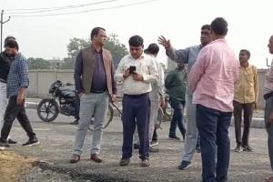 अयोध्या : एनजीटी की टीम ने देखा त्रिलोदकी गंगा की बदहाली