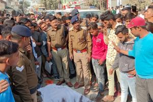 काशीपुर: डंपर की चपेट में आने से महिला की मौत, परिजनों शव रोड पर रख दिया धरना