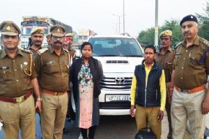 मैनपुरी : चेकिंग के दौरान जोनई बॉर्डर पर गाड़ी से 21 लाख रुपए बरामद 