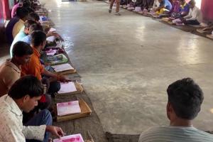 सीतापुर: 500 बंदियों को निरक्षर से साक्षर बनाया, शिव नाडर फाउंडेशन का मिला सहयोग