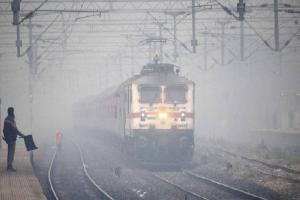  लखनऊ : यात्रीगण कृप्या ध्यान दें....कोहरे के कारण तीन दर्जन से अधिक ट्रेनों को किया गया कैंसिल