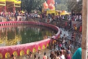 सीतापुर : अगहन अमावस्या पर श्रद्धालुओं ने लगाई आस्था की डुबकी