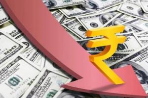 शुरुआती कारोबार में भारतीय रुपया 12 पैसे फिसलकर 82.71 प्रति डॉलर पर पहुंचा, सेंसेक्स 140 अंक गिरा