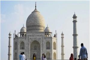 Agra: ताजमहल के बाहर Covid-19 पॉजिटिव मिला अर्जेंटीना का Tourist, हुआ लापता  