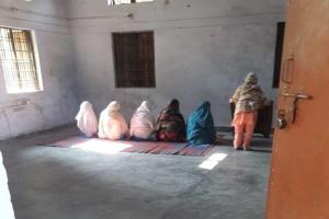 सीतापुर में छात्राओं का स्कूल में नमाज पढ़ते Video viral ,डीएम ने दिए जांच के आदेश  