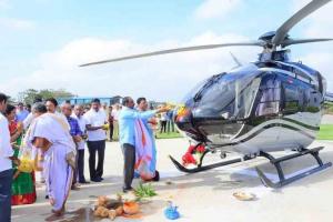 Video: 47 करोड़ में खरीदा ACH-135 हेलीकॉप्टर, पूजा के लिए मंदिर लेकर पहुंचा