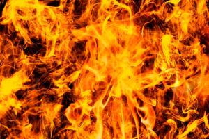 गाजियाबाद: बैंक्वेट हाल में लगी भीषण आग, लाखों का सामान जलकर राख 