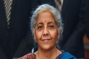 वाराणसी: बीएचयू पहुंची वित्तमंत्री, छात्रों से किया संवाद 