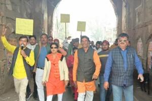 अयोध्या: जेएनयू प्रकरण पर भड़के ब्राह्मण व हिंदूवादी संगठन, निकाला विरोध मार्च