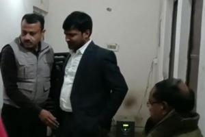 Auraiya News : विजिलेंस टीम ने BSA को रंगेहाथ 50 हजार की रिश्वत लेते पकड़ा, कोतवाली में पूछताछ जारी