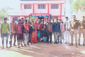 Chitrakoot के 22 श्रमिकों को तेलंगाना से कराया मुक्त, परिजन बोले- थैंक्स यू पुलिस  