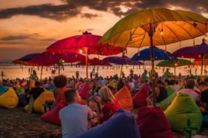 पति या पत्नी के अलावा किसी और के साथ सेक्स पर बैन से पर्यटक नहीं होंगे प्रभावित : इंडोनेशिया