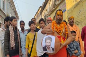 अयोध्या: महंत परमहंस दास ने शाहरुख खान का किया तेरहवीं संस्कार, वीडियो वायरल