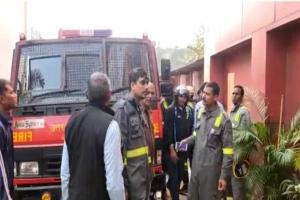 लखनऊ: यूपी कोऑपरेटिव बैंक में शार्ट सर्किट से लगी आग, दमकल कर्मियों ने पाया आग पर काबू 