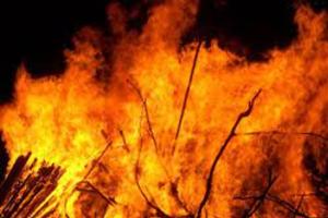 सोनभद्र: खलिहान में रखे धान के बोरों में लगी आग, साठ बीघे की उपज जलकर राख
