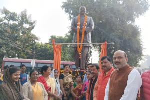अयोध्या: डॉ. श्यामा प्रसाद मुखर्जी की प्रतिमा का हुआ अनावरण, सांसद लल्लू सिंह ने दी शुभकामनाएं