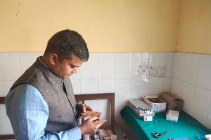 जौनपुर: जिलाधिकारी के औचक निरीक्षण में नदारद मिले चिकित्साधिकारी, जताई नाराजगी
