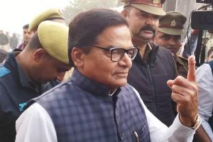 मैनपुरी उपचुनाव: रामगोपाल यादव ने सैफई में किया मतदान, पुलिस प्रशासन पर लगाया बड़ा आरोप 