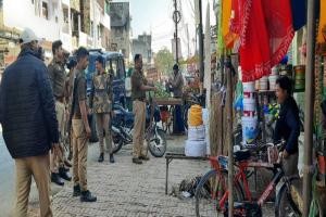 अयोध्या: गोसाईंगंज नगर में पुलिस ने हटवाया अतिक्रमण, रहा अफरा-तफरी का माहौल 