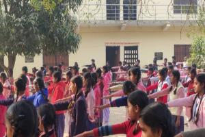 बाराबंकी: छात्र-छात्राओं ने लिया सुरक्षित यातायात का संकल्प