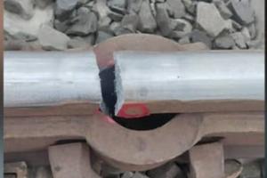कुशीनगर: पनियहवा स्टेशन के पास टूटी रेल पटरी, टला बड़ा हादसा, अधिकारियों में हड़कंप