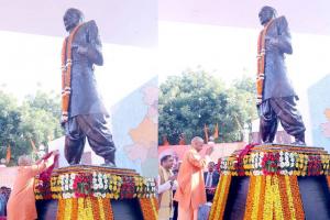 Sardar Patel Death Anniversary: सीएम योगी ने दी श्रद्धांजलि, बोले- भारत की एकात्मता और अखंडता के प्रतीक हैं सरदार पटेल