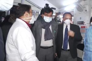  केंद्रीय स्वास्थ्य मंत्री मनसुख मांडविया ने सफदरजंग अस्पताल में कोविड से निपटने के लिए मॉक ड्रिल का किया निरीक्षण 