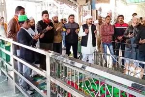 बरेली: इज्जतनगर रेलवे स्टेशन पर सूफी संत की मजार सभी धर्मों की आस्था का केंद्र
