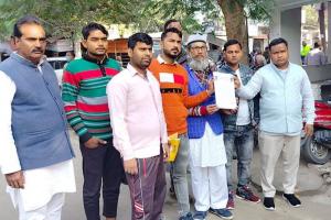 बरेली: इज्जतनगर रेलवे स्टेशन पर सूफी संत की दरगाह न हटाने की मांग को लेकर सर्व समाज फाउंडेशन इंडिया ने डीएम को सौंपा ज्ञापन