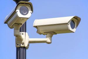 UP: योगी सरकार ने शहरों को ‘Safe City’ बनाने के लिए लगाए 5000 CCTV कैमरे