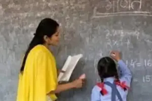 अल्मोड़ा: शिक्षिका को अन्यत्र भेजने पर भड़के अभिभावक 