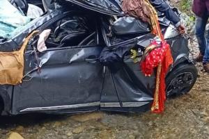 अल्मोड़ा: भैंसियाछाना ब्लॉक के जमराड़ी में बारात की कार खाई में गिरी, चार की मौत
