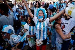 FIFA World Cup 2022 : ' हम अर्जेंटीना फुटबॉल के दीवाने हैं...', कुर्बानी देकर कतर पहुंच रहे प्रशंसक, 'मुचाचोस' बना विश्वकप गान  