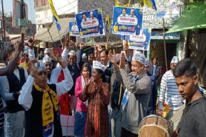 अयोध्या : एमसीडी में जीत से गदगद कार्यकर्ताओं ने मनाया जश्न