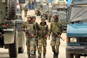 जम्मू-कश्मीर के राजौरी में आतंकवादियों और सुरक्षा बलों के बीच गोलीबारी फिर से शुरू 