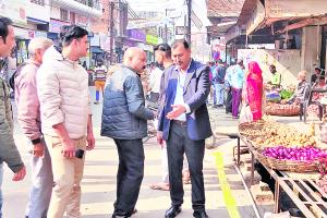 काशीपुर: पीली पट्टी के बाहर दुकान नहीं लगाने की चेतावनी