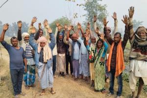 बहराइच : किसानों की सैकड़ों बीघा फसल जलमग्न, मुआवजे की मांग