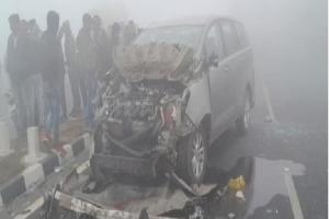 कोहरे का कहर: आपस में टकराई दो दर्जन गाड़ियां दो की मौत, कई घायल
